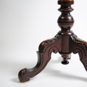 Elegant Georgian Mahogany Wine Table