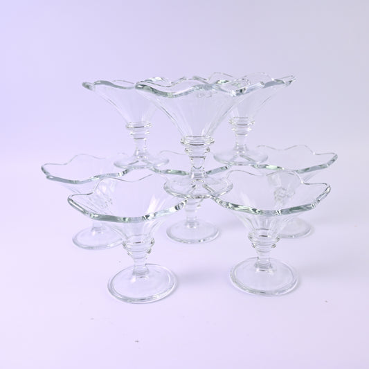 Set Delicate Scalloped Edge Glass Dishes